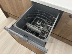 炊事時間を大幅に短縮できる食器洗浄乾燥機付き＾＾食器を洗う手間が減るので家族とのコミュニケーションの時間や自分の時間が増えますね。