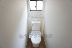 ウォシュレット、暖房便座、節電・節水機能など、使い勝手のよい高機能トイレです。