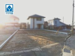 東側約4.5m公道（法42条1項1号道路）、北西側約3.6m公道（法43条2項2号道路）、北東側約3.9m公道（法43条2項2号道路）