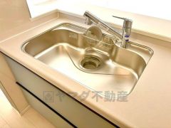 大きなお鍋も楽々洗える幅の広いシンクです＾＾