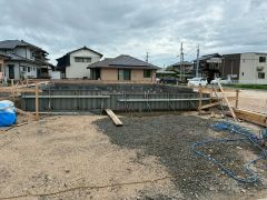 駐車スペース2～3台可能（車種による）　 環境にも家計にもやさしいオール電化住宅。