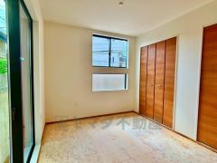 リビングからの続き間として和室をご用意しました。普段はリビングとつなげて開放的なスペースとして。来客時には客間としてお使いいただけます。