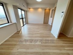 ナチュラルカラーで統一されたおしゃれで開放的なリビング。お友達や親せきをお招きするのも楽しみです＾＾