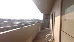 陽当たりの良いバルコニーです。お洗濯やお布団干しはもちろん、日光浴スペースにも。足元は防水工事施工済です。