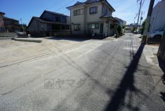 北側約5.3ｍの公道に面しています。