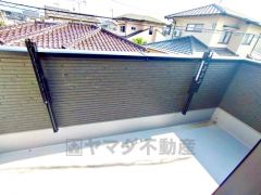 陽当たりの良いバルコニーです。お洗濯やお布団干しはもちろん、日光浴スペースにも。
