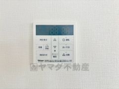 キッチン横からお湯張り、追い炊き、足し湯がボタン一つで楽々操作できる給湯機リモコンです＾＾