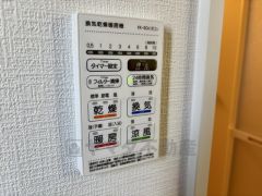浴室暖房乾燥機には、暖房、乾燥、涼風、換気の4つの機能が付いています。タイマー付きです。換気・雨の日の洗濯も安心です＾＾