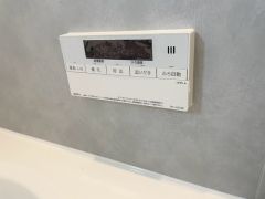 お湯の量や温度調整したい時、簡単に操作できるのでどんな季節でも快適なバスタイムになりそうです＾＾