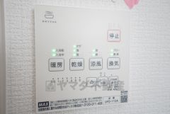 浴室暖房乾燥機には、暖房、乾燥、涼風、換気の4つの機能が付いています。タイマー付きです。換気・雨の日の洗濯も安心です＾＾