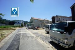 前面道路約4ｍ。バス通りから1本入った落ち着いた住宅地＾＾