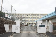 西陵中学校まで徒歩7分