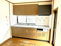 グリル付きIHクッキングヒーター 電気で温めるので火が発生しません。小さなお子様やお年寄りの方と生活されるご家庭には安心な設備です。火力も申し分ありません。