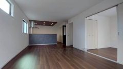 リビングは広々として家具の配置も色んなパターンが考えられますね＾＾