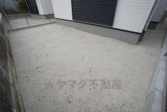お庭付き＾＾周囲からの目線も気にならず、BBQやお子様のプールなども楽しめそうです＾＾