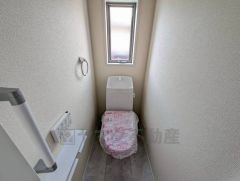 ウォシュレット、暖房便座、節電・節水機能など、使い勝手のよい高機能トイレです。