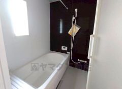 1日の疲れを癒すくつろぎのバスルーム。