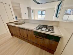 キッチンから会話が弾みそうなダイニングです。お友達や親せきをお招きするのも楽しみになりますね＾＾