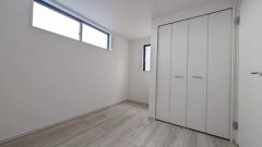 大きめのクローゼットのある洋室です。