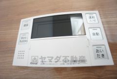 湯量・湯温の設定、そして保温までワンタッチのフルオートバス。便利な追い炊き機能付きです。