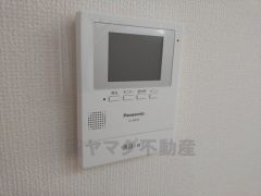 防犯性、セキュリティ対策に安心できるテレビモニター付きインターフォンです。セールスマン対策にもなり安心できます。