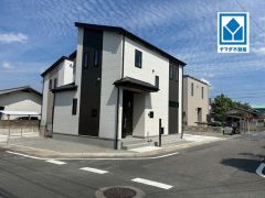 バス停まで徒歩4分　毎日の通勤・通学にも便利な立地です。