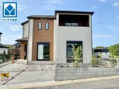 スーパーなど生活に便利な施設が徒歩圏にある住みやすい立地です