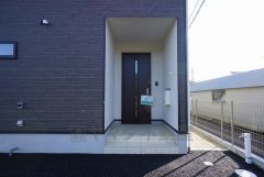 家の顔となる玄関扉がかっこいいと、たくさんの人を招き入れたくなりますね＾＾