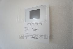 防犯性、セキュリティ対策に安心できるテレビモニター付きインターフォンです。セールスマン対策にもなり安心できます。