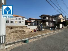 カースペースは2台分確保＾＾ご夫婦で1台ずつ所持されているご家庭も、来客時も安心ですね。