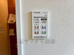 浴室暖房乾燥機には、暖房、乾燥、涼風、換気の4つの機能が付いています。タイマー付きです。