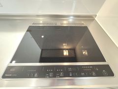 お手入れのしやすいIHクッキングヒーターです。3口コンロなので、効率よくお料理が楽しめます。毎日のお料理も楽しくなりますね。
