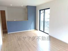 おしゃれなキッチンを中心とした開放的なリビング。お友達や親せきをお招きするのも楽しみです＾＾