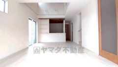 家族が集まる開放的なリビング。思い思いの時間を過ごしたり食事をしたり、素敵な団らんの場になりますね。（家具はCGによるイメージとなります。）