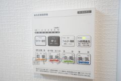 浴室暖房乾燥機には、暖房、乾燥、涼風、換気の4つの機能が付いています。タイマー付きです。換気・雨の日の洗濯も安心です＾＾