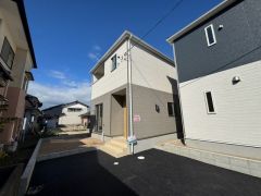 小・中学校ともに徒歩5分圏内　子育て世帯にうれしい立地です。お気軽にお問い合わせください＾＾