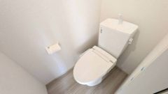 同形状・同仕様。1階2階の2ヶ所にトイレがので、忙しい朝にも家族に気を使わず、ゆとりが生まれますね＾＾
