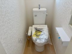 ウォシュレット、暖房便座、節電・節水機能など、使い勝手のよい高機能トイレです。