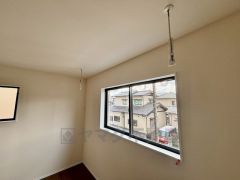 室内には物干し竿を完備しています。