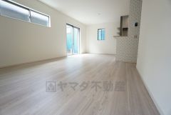 前面道路は6ｍと広々としているので、駐車も楽々できますね＾＾