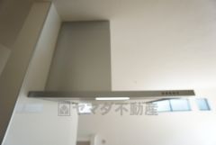 ファンやフィルターが見えにくいレンジフード。パッと視界に入っても細部までは見えにくく、オシャレでインテリアデザインの一部になりますね＾＾