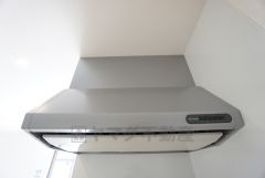 ファンやフィルターが見えにくいレンジフード。パッと視界に入っても細部までは見えにくく、オシャレでインテリアデザインの一部になりますね＾＾