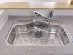 大きなお鍋も楽々洗える幅の広いシンクです＾＾