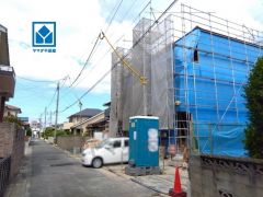 前面道路南側3.97ｍに面しています。
