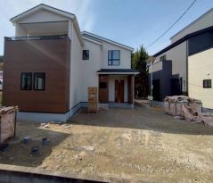 奥：1号棟、中央：2号棟、手前：3号棟。