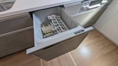 炊事時間を大幅に短縮できる食器洗浄乾燥機付き＾＾食器を洗う手間が減るので家族とのコミュニケーションの時間や自分の時間が増えますね。