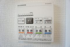 浴室暖房乾燥機には、暖房、乾燥、涼風、換気の4つの機能が付いています。タイマー付きです。換気・雨の日の洗濯も安心です＾＾