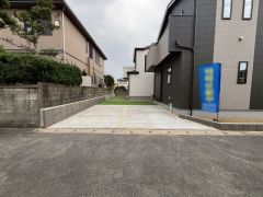 カースペースは2台分確保＾＾ご夫婦で1台ずつ所持されているご家庭も、来客時も安心ですね。