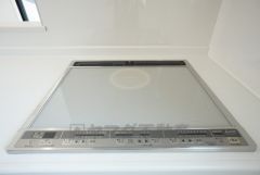お手入れのしやすいIHクッキングヒーターです。3口コンロなので、効率よくお料理が楽しめます。毎日のお料理も楽しくなりますね＾＾