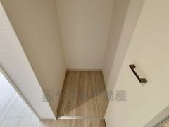 家の中をスッキリと快適に保てる収納が付いています。掃除道具などの収納に便利ですね＾＾